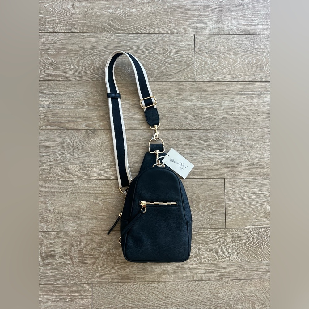 NWT Sling Pack Handbag 🖤